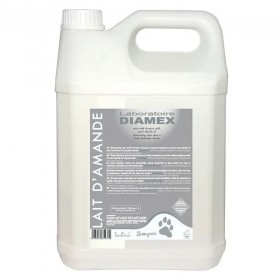SHAMPOOING BRILLANCE pour chien à l'huile d'Amande DIAMEX